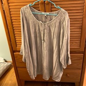 NWT Beautiful Gray blouse size 1X
